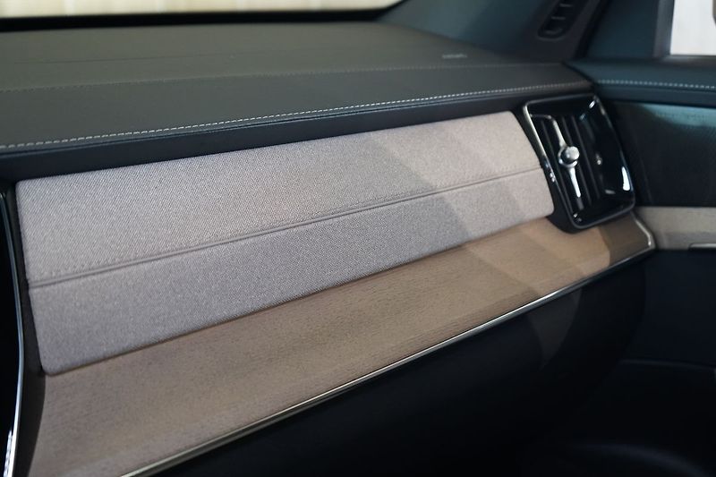 Volvo XC90 T8 PLUS Dark, Vzduch,Ventilace - fotka 38 z 46