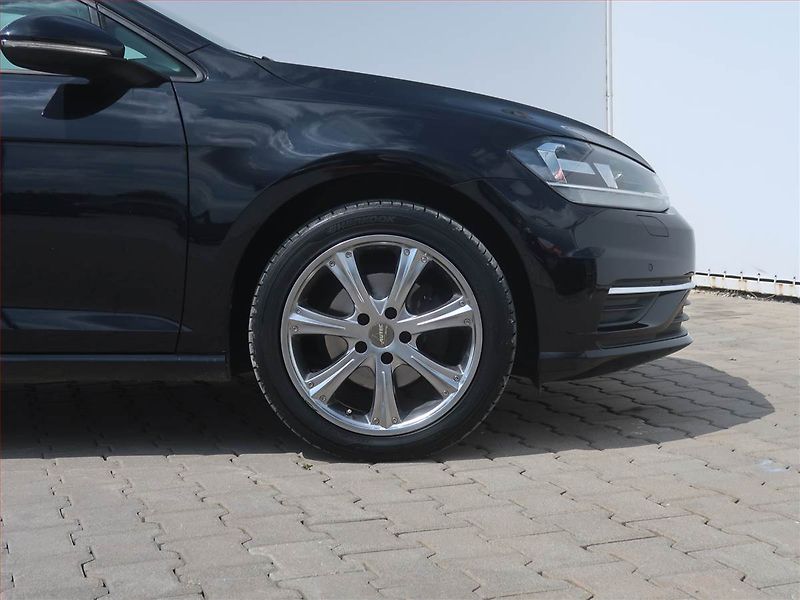 Volkswagen Golf (2019) 2.0 TDI, Automat, Serv.kniha - fotka 15 z 16