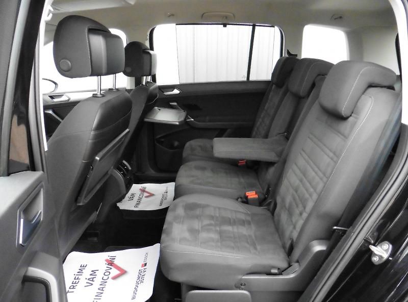 Volkswagen Touran 2,0 TDi Highline Navi - fotka 8 z 19