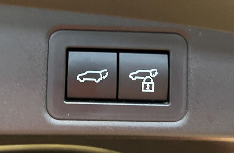 Toyota Corolla 1,8 HYBRID AT GR SPORT - fotka 13 z 18
