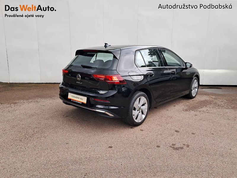 Volkswagen Golf (2024) STYLE 1.5 E-TSI / 85 kW DSG7 M - fotka 2 z 26