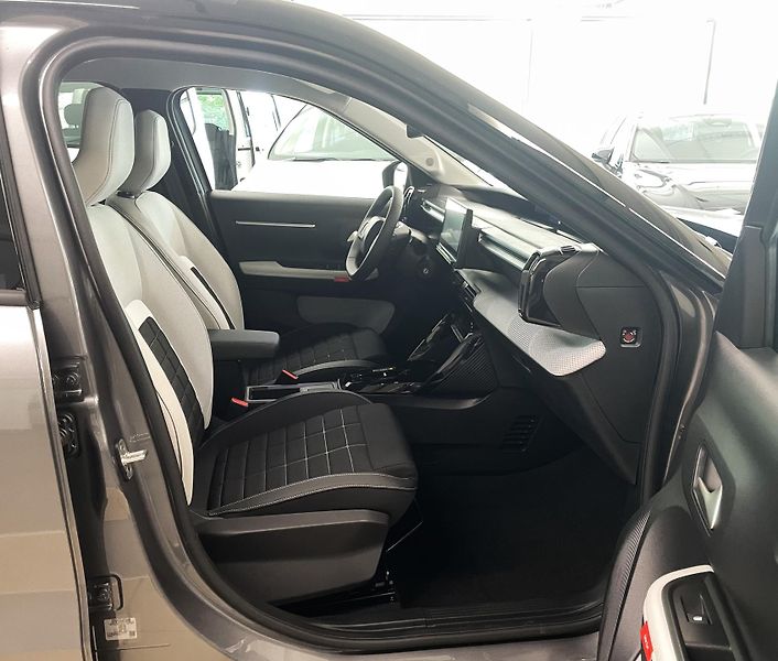 Citroën C3 (2026) MAX 1,2 Hybrid 110 aut - fotka 12 z 25
