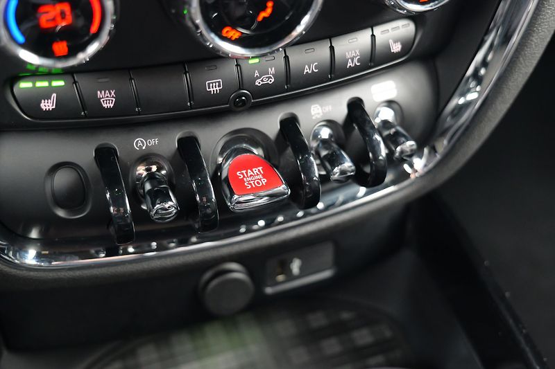Mini Clubman 100 kW JCW paket LED Navi - fotka 34 z 40