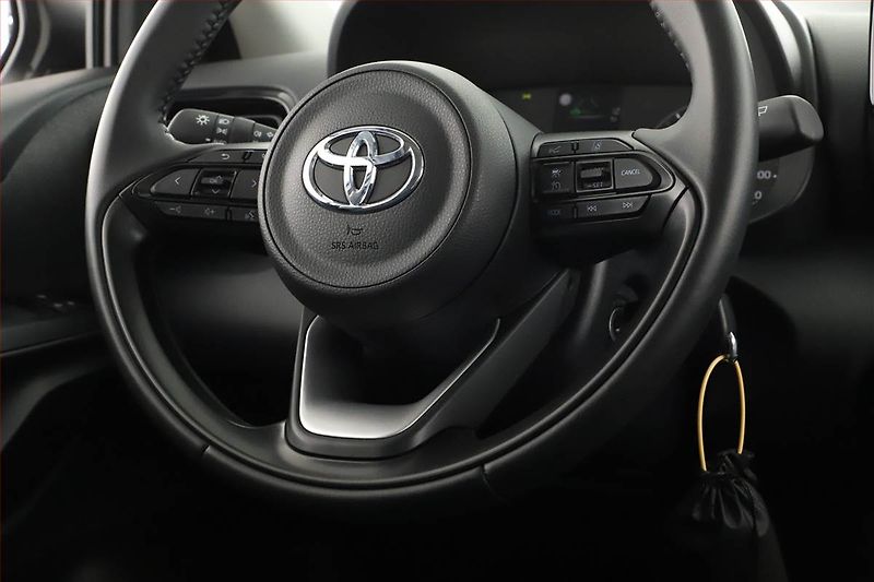 Toyota Yaris (2022) 1.5 VVT-i Hybrid, Automat - fotka 8 z 14