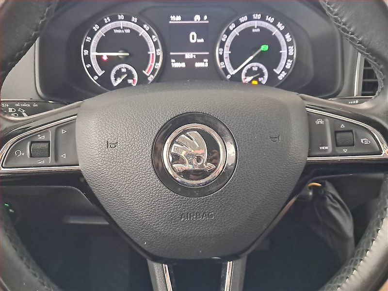 Škoda Karoq (2019) 1.6 TDI, Automat, Tempomat - fotka 16 z 17