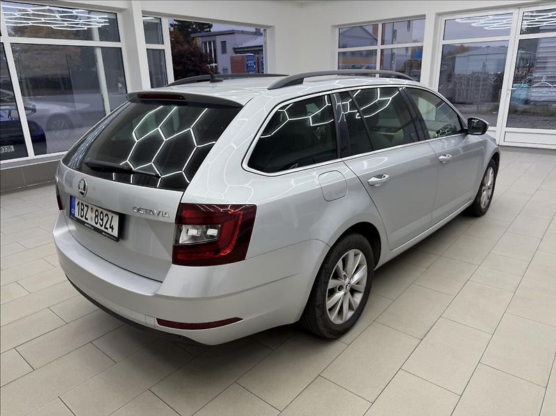 Škoda Octavia 1,6 TDi,Navi,digiklima,vyhř.se - fotka 5 z 33