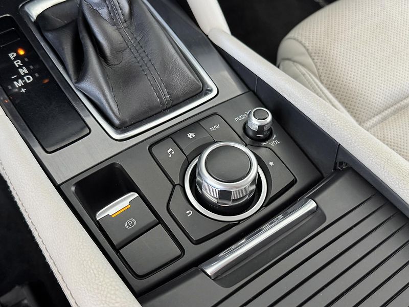Mazda 6 2,2 SkyActiv-D*129kW*4x4*AUT - fotka 25 z 39