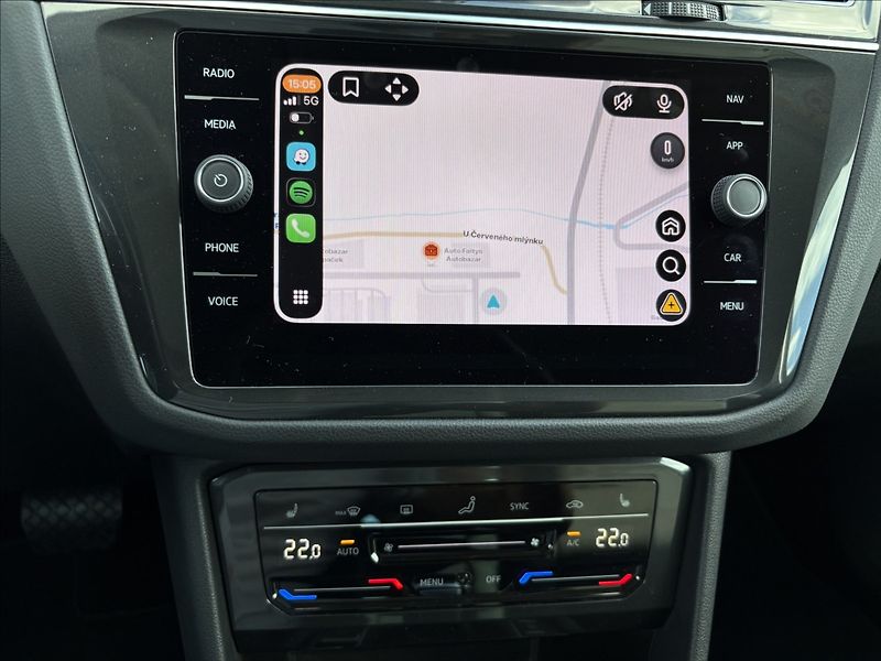 Volkswagen Tiguan 2,0 TDI 110 KW 4M DSG ELEGANCE - fotka 14 z 31