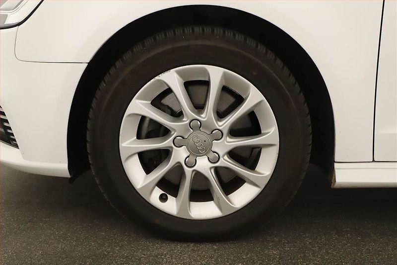 Audi A3 (2017) e-tron, Automat, Navi - fotka 12 z 21