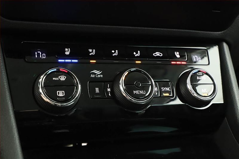 Škoda Superb (2020) Laurin&Klement 2.0 TDI - fotka 31 z 31