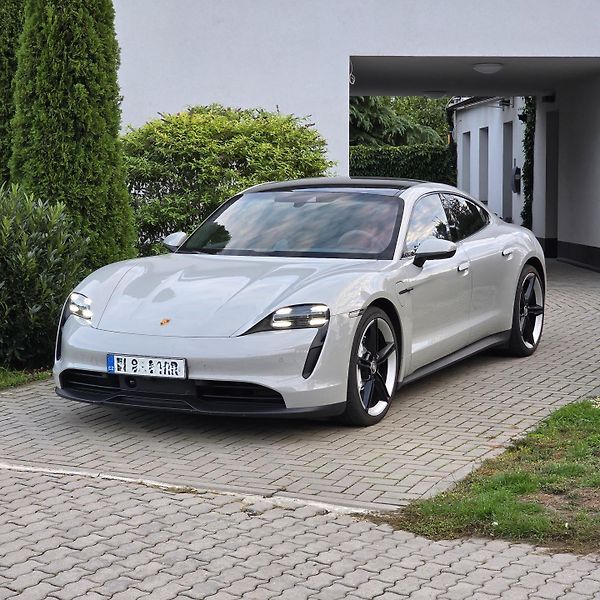 Porsche Taycan (2022) - fotka 1 z 26
