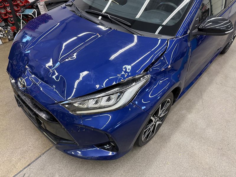 Toyota Yaris 1.5 hybrid 68 kW - fotka 6 z 21