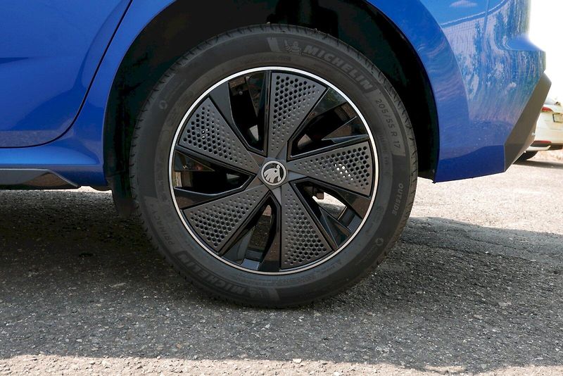 Škoda Kamiq (2025) 1.0 TSI 85 kW M6° Monte Carlo - fotka 17 z 22