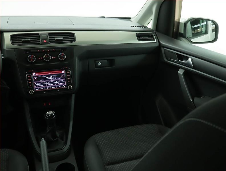 Volkswagen Caddy (2015) 2.0 TDI, 5Míst, 1Maj - fotka 8 z 15
