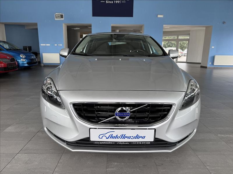 Volvo V40 2,0   D2 88kW,SERVISKA, - fotka 2 z 26