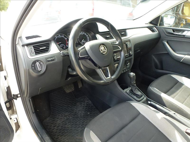 Škoda Rapid 1,4 TSI DSG Automat Spaceback - fotka 16 z 47