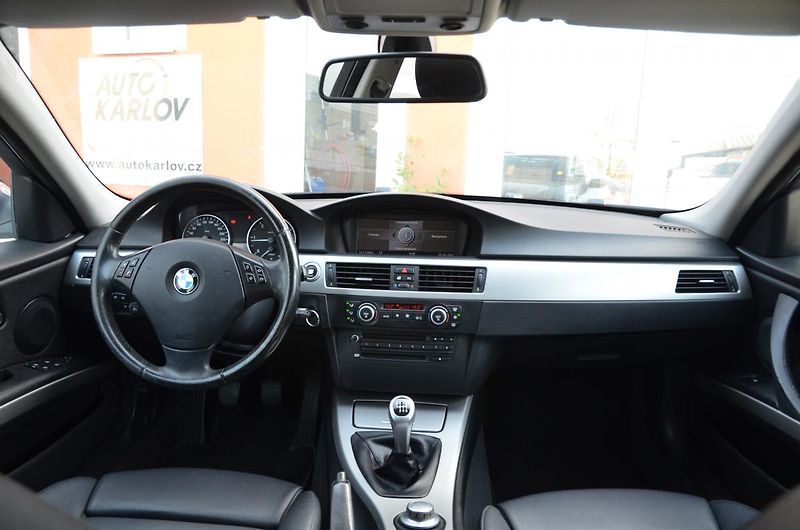 BMW Řada 3 (2007) 320d Touring 110kW / TAŽNÉ - fotka 17 z 30