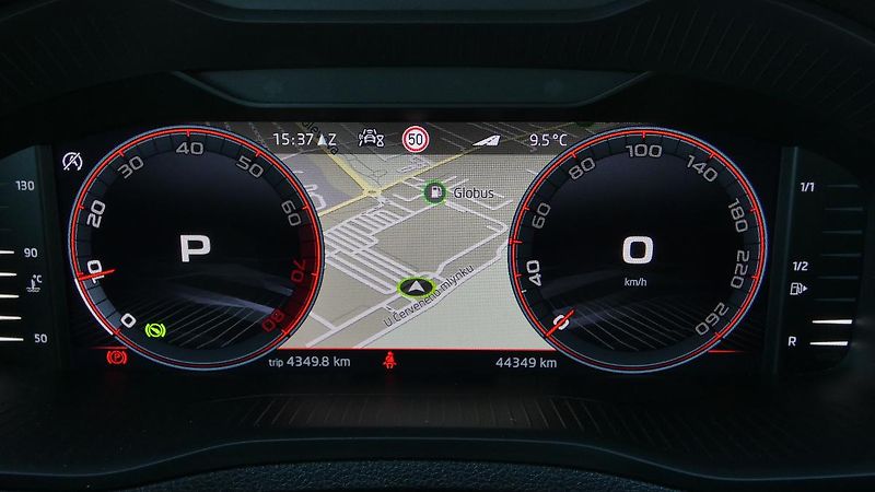 Škoda Karoq 1,5 TSI DSG Sportline - fotka 14 z 26