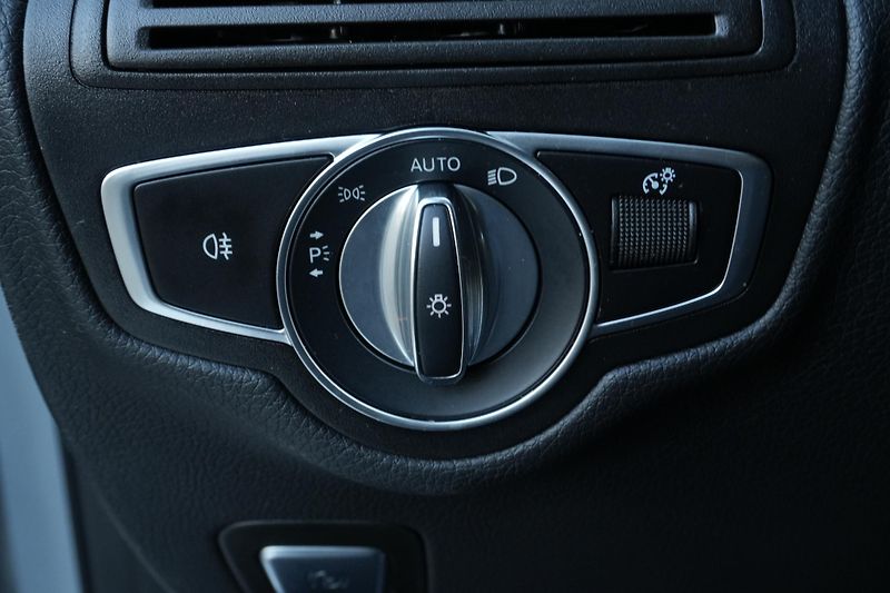 Mercedes-Benz GLC 220d, Vzduch, Ventilace,Záruka - fotka 28 z 41
