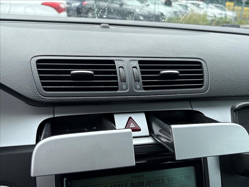 Volkswagen Passat 1,4 TSi 90kW DSG,Výhřev,Tažné - fotka 16 z 28