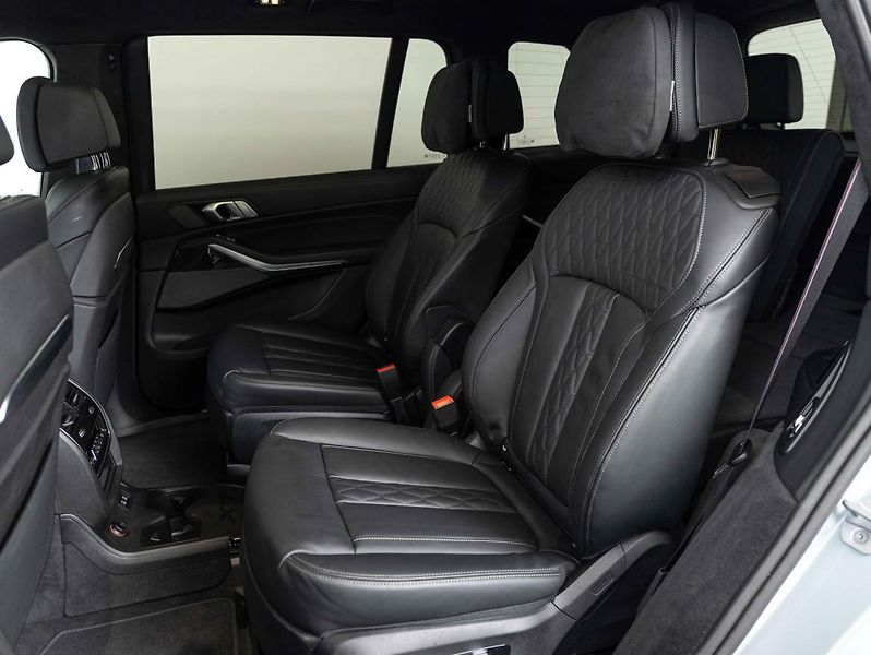 BMW X7 xDrive40i - fotka 22 z 25