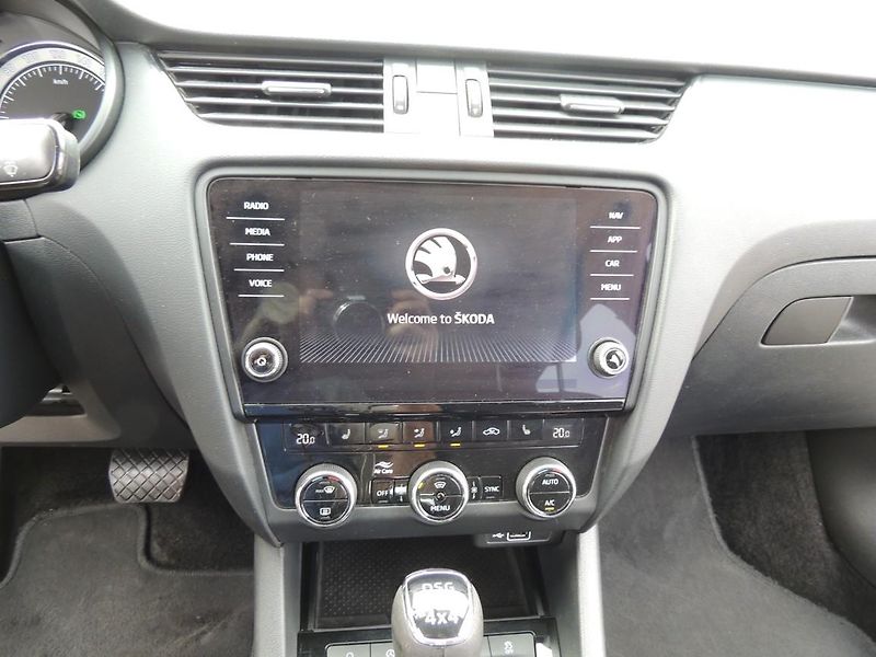 Škoda Octavia (2019) 2.0TSI,140kw,DSG,4x4,TZ,Style - fotka 27 z 49
