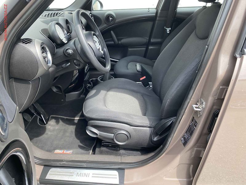 Mini Countryman (2011) 1.6 i, AC - fotka 9 z 15