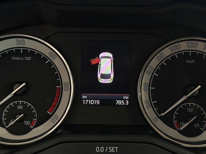 Škoda Superb kombi 2.0TDI 140kW 4x4 L&K - fotka 18 z 28