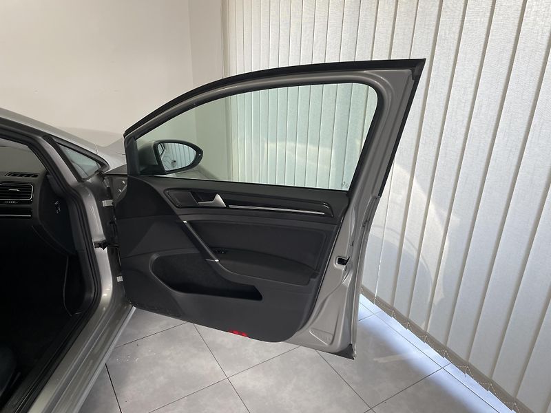Volkswagen Golf 1.4 TSi HL DSG ČR 1.MAJ. SER. - fotka 12 z 24