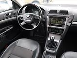 Škoda Octavia (2010) 2.0 TDI, nová STK - náhled 7