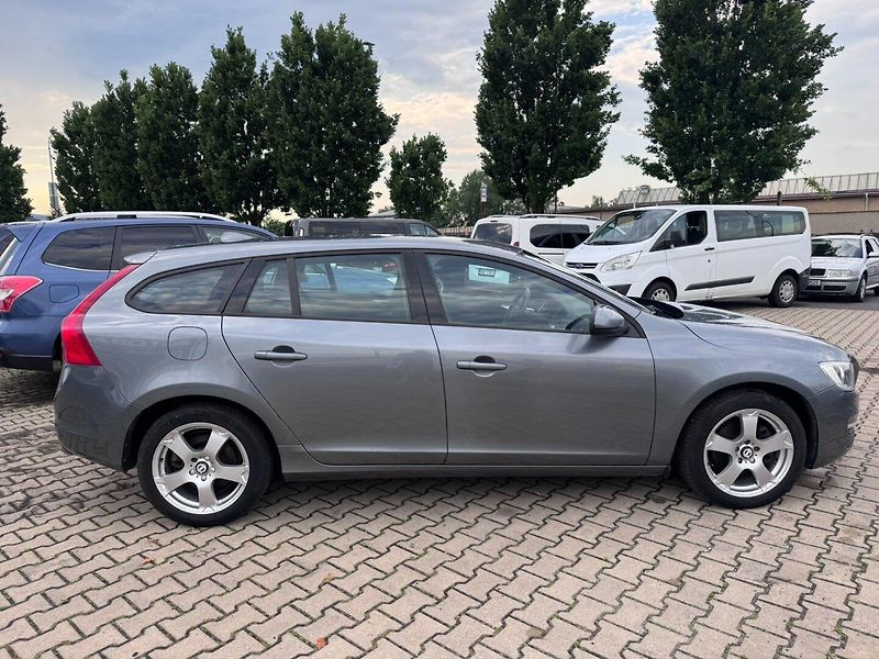 Volvo V60 (2016) D2 2,0D 88 KW TAŽNÉ - fotka 6 z 48