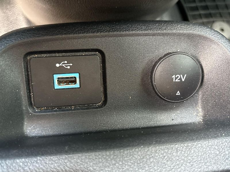 Ford Transit (2021) Connect 1.5 TDCi 55 kW - fotka 29 z 33