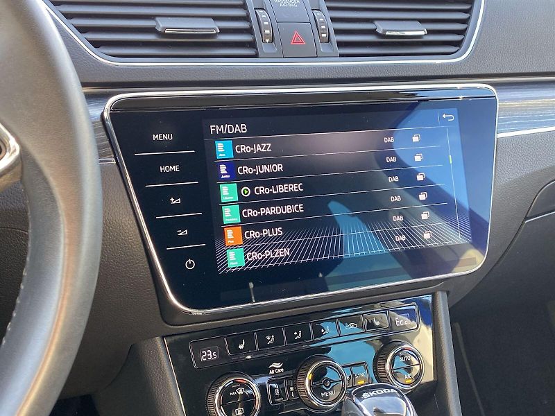 Škoda Superb (2023) Combi 1.4 TSI iV DSG Style - fotka 13 z 37