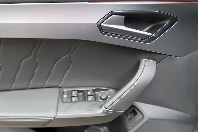Cupra Formentor (2024) 2.0 TSI 140 kW 4x4 DSG - fotka 15 z 28