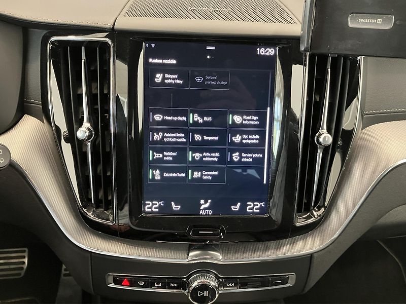 Volvo XC60 T6 AWD R-Design POLESTAR AT8 - fotka 36 z 57
