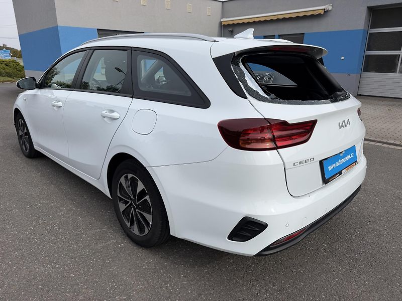 Kia Ceed Kombi 1,5i 103kW  - fotka 8 z 21