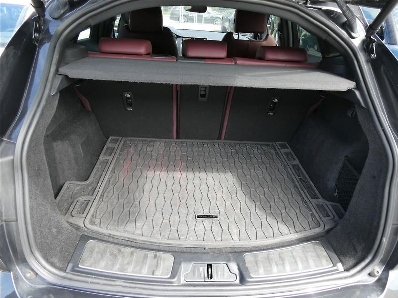 Jaguar E-Pace 2,0 D165,R-Dyn SE,1.maj,ČR,zár - fotka 34 z 38