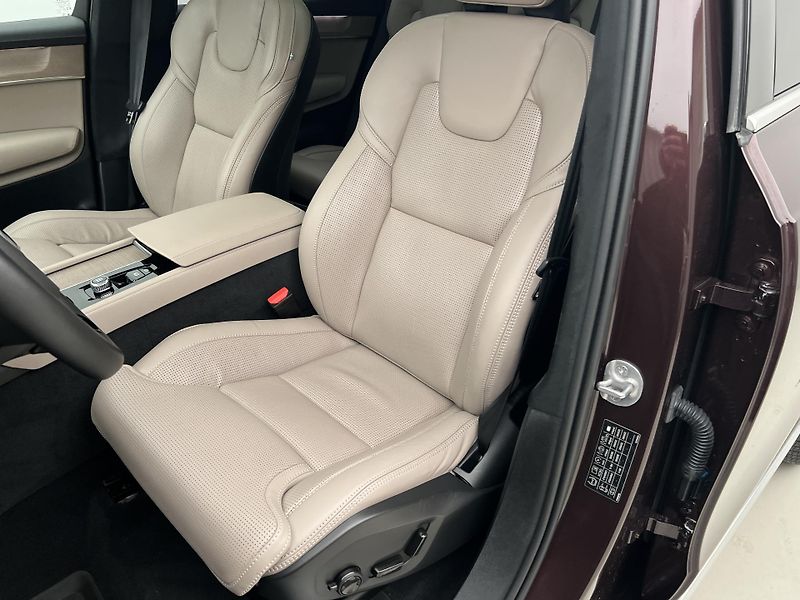 Volvo XC90 T8 AWD RECHARGE ULTRA BRIGHT - fotka 20 z 57