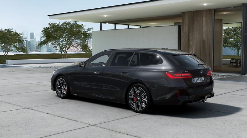 BMW Řada 5 550e xDrive Touring - fotka 3 z 14