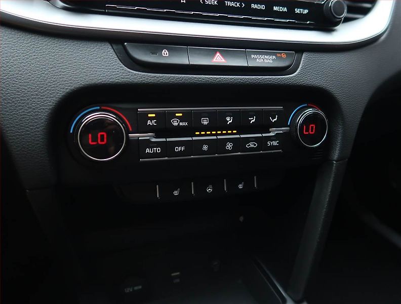 Kia Ceed (2022) 1.5 T-GDI, Serv.kniha, Navi - fotka 16 z 17