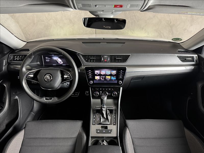 Škoda Superb 2,0 TDi  DSG 4x4 Scout Virtual - fotka 21 z 50