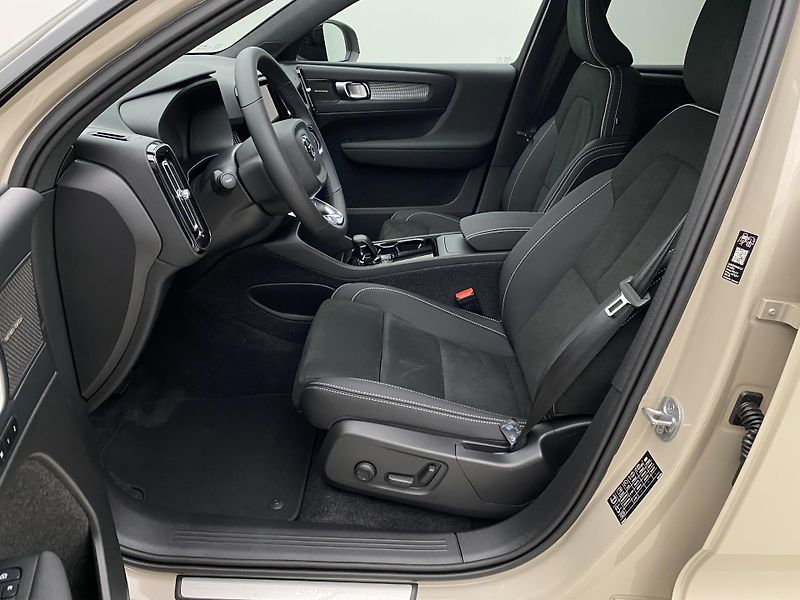 Volvo EX40 (2026) TWIN MOTOR AWD ULTRA - fotka 3 z 66