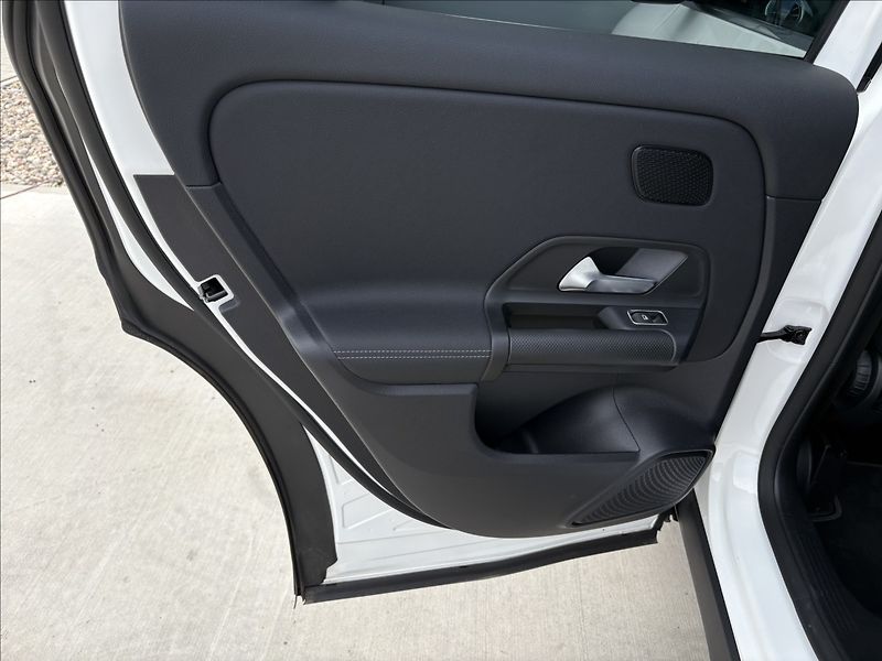 Mercedes-Benz GLA 250 e EQ Plug- in Hybrid - fotka 28 z 33