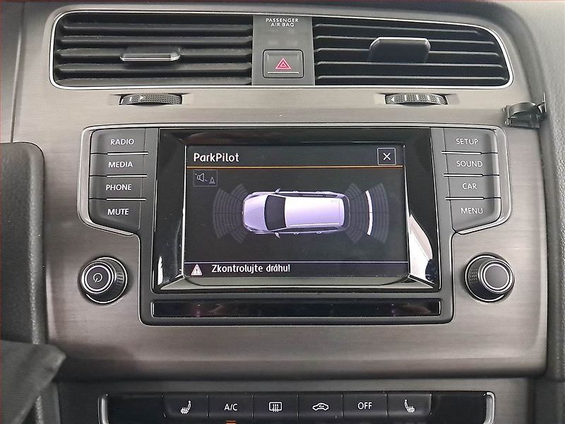 Volkswagen Golf (2013) 1.4 TSI, Tempomat - fotka 16 z 18