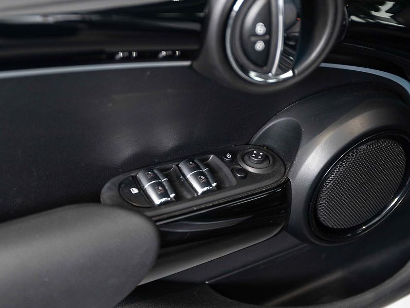 Mini Cooper 5-doors - fotka 14 z 21