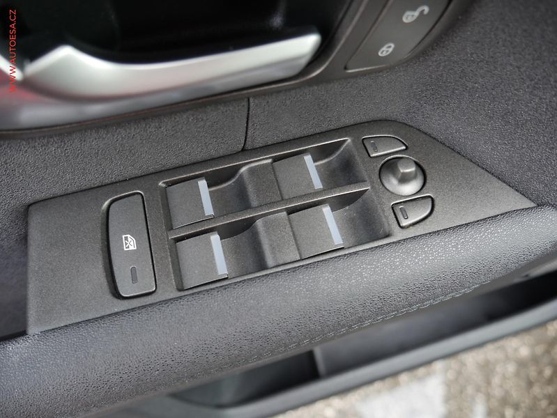 Land Rover Range Rover Evoque (2016) 2.0 TD4, Navi - fotka 17 z 23