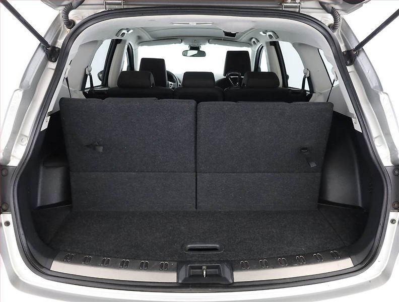 Nissan Qashqai (2009) 2.0 dCi, 7 míst, ČR,1.maj - fotka 15 z 17