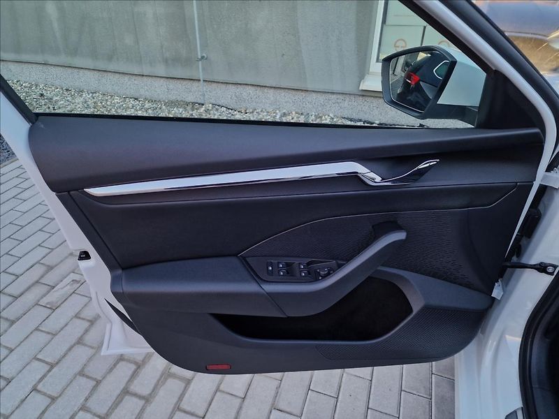Škoda Octavia 2.0 TDI Style Tažné,ČR,1.Maj. - fotka 39 z 50