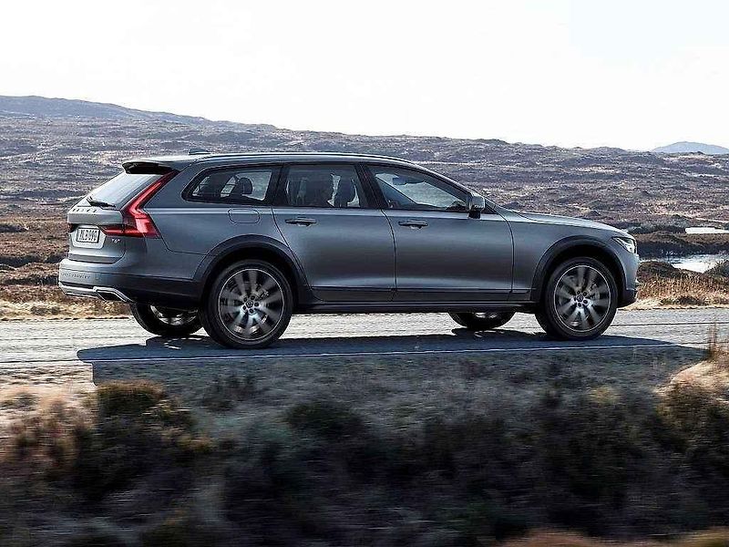 Volvo V90 Cross Country.