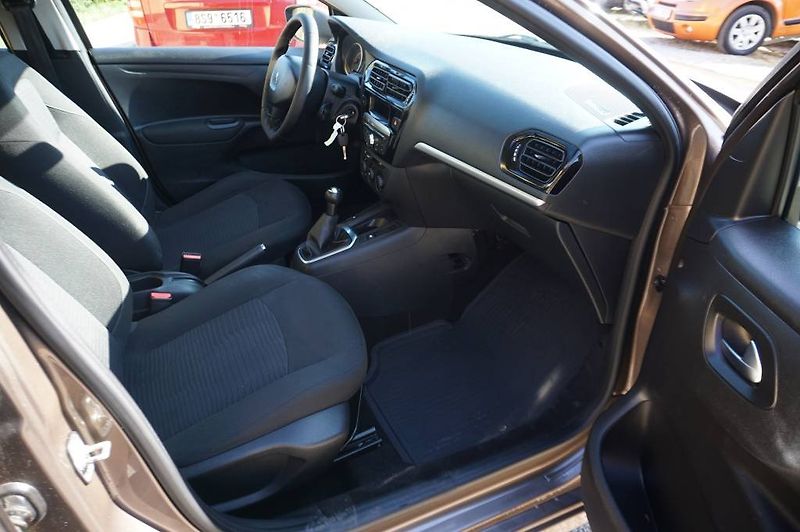 Peugeot 301 (2012) 1,6 1,Majitel  nové v ČR - fotka 21 z 33